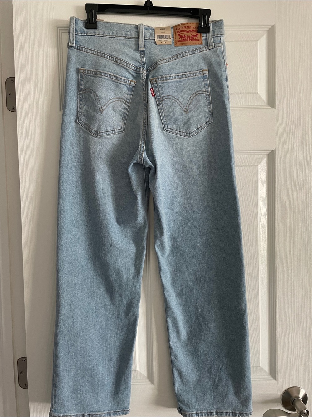 LEVI’s Ribcage Straight - Picture 2 of 2
